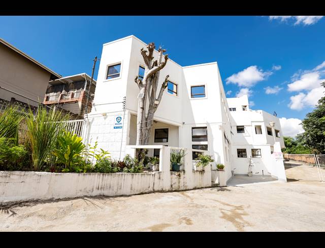 2,500M² GUESTHOUSE FOR SALE IN MORNINGSIDE
